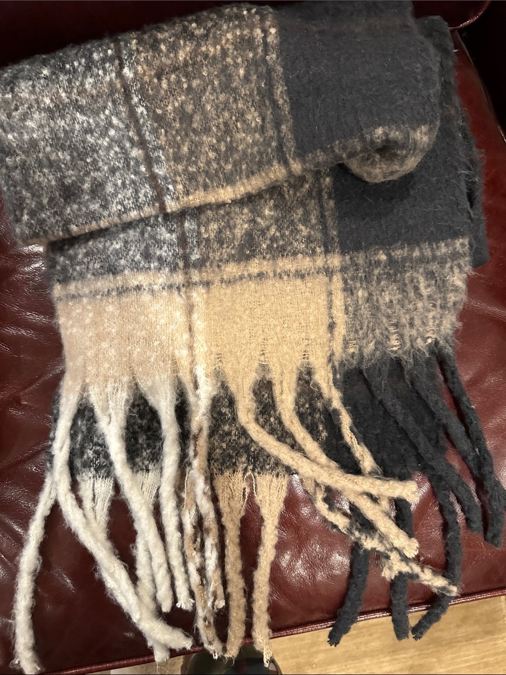 Old Navy Plaid Fringe Scarf in Black, Gray & tan